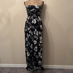 Floral romper (pants) size small